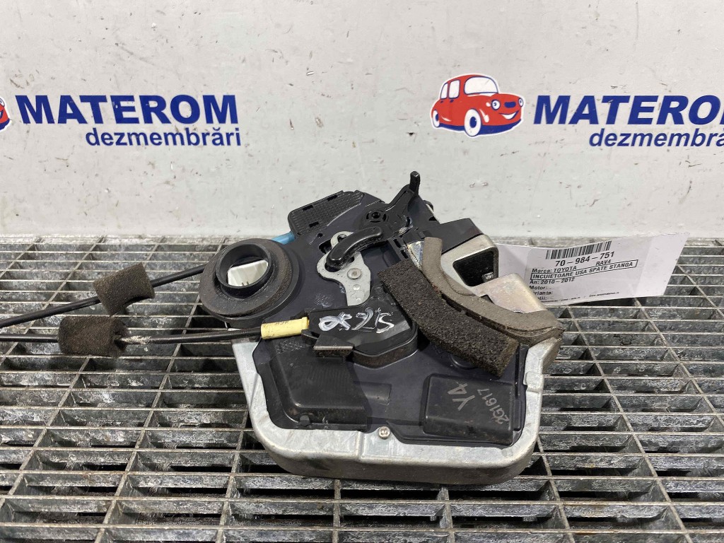 INCUIETOARE USA SPATE STANGA TOYOTA RAV4 - - (2010 2012)