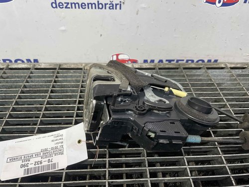 INCUIETOARE USA SPATE STANGA TOYOTA RAV4 - - (2010 2012)