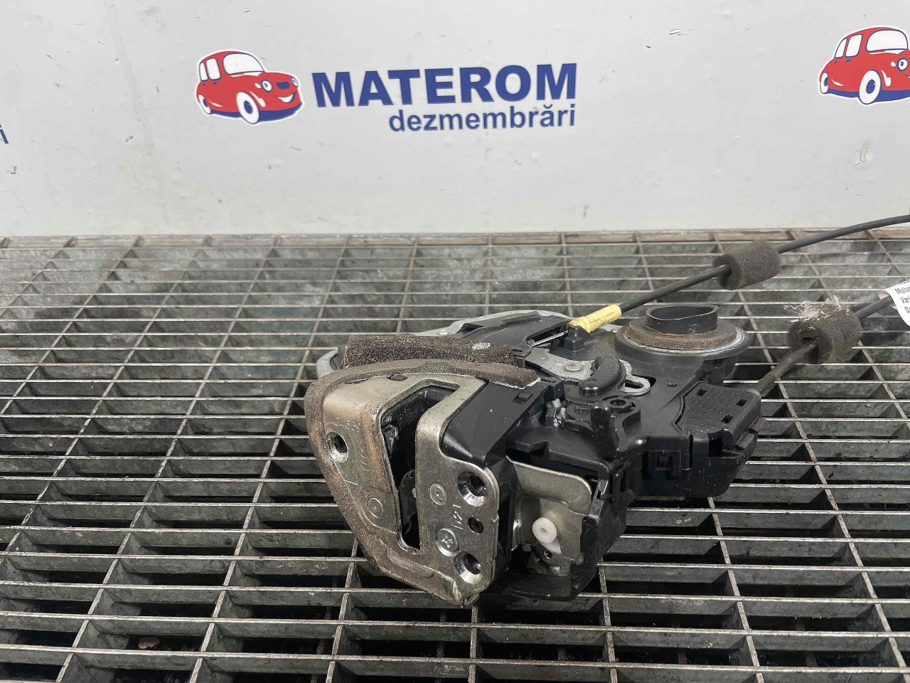 INCUIETOARE USA SPATE STANGA TOYOTA RAV4 RAV4 - - (2006 2012)