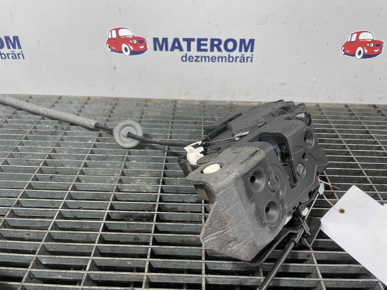 INCUIETOARE USA SPATE STANGA VOLVO V70 - - (2010 2016)