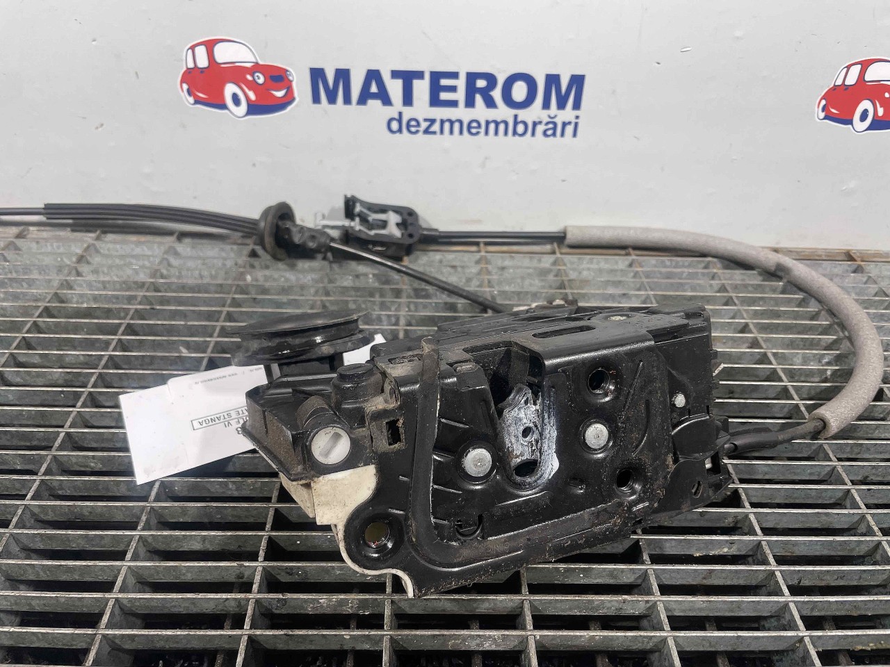 INCUIETOARE USA SPATE STANGA VW GOLF VI - - (2008 2012)