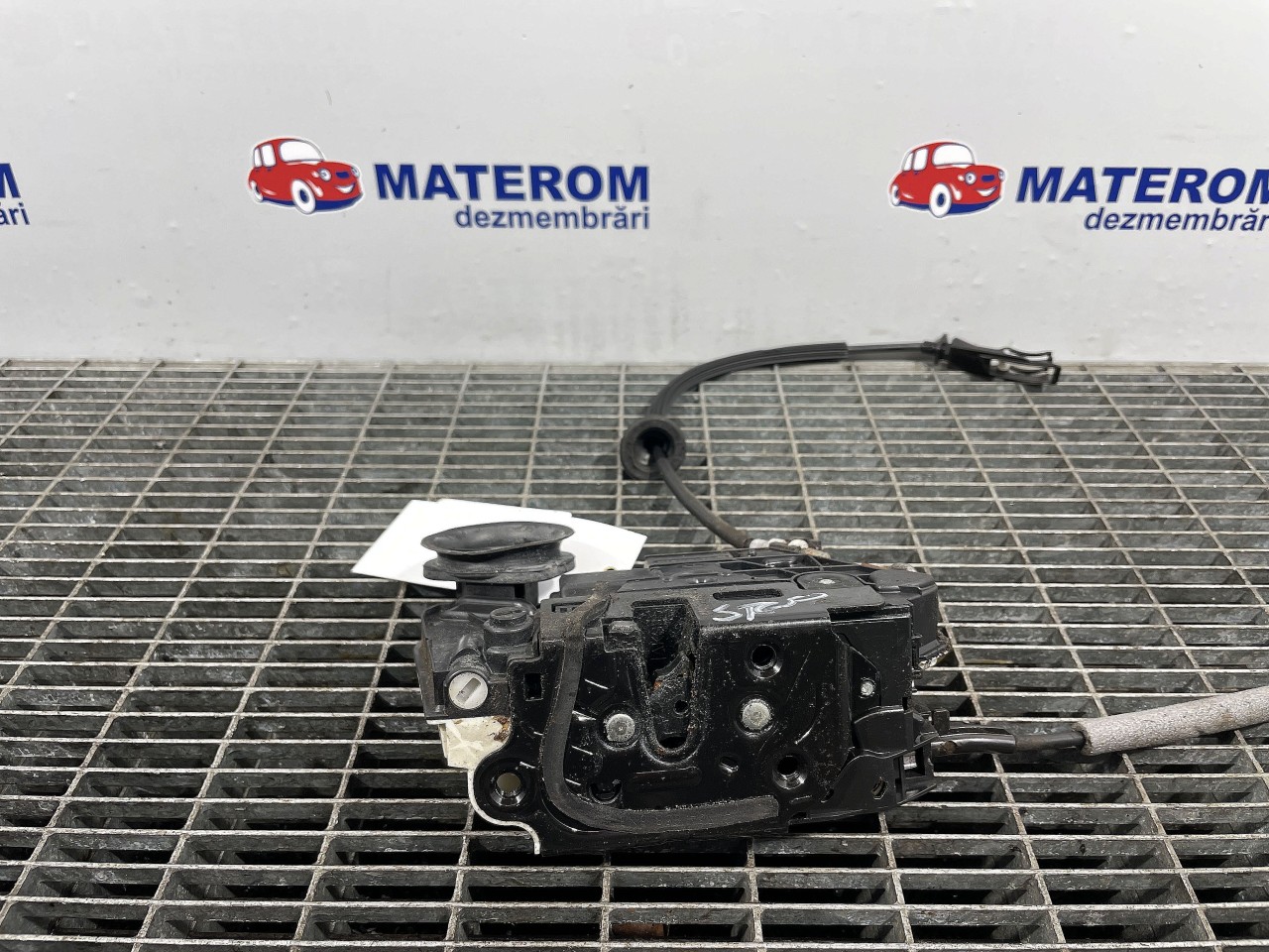 INCUIETOARE USA SPATE STANGA VW GOLF VI - - (2008 2012)