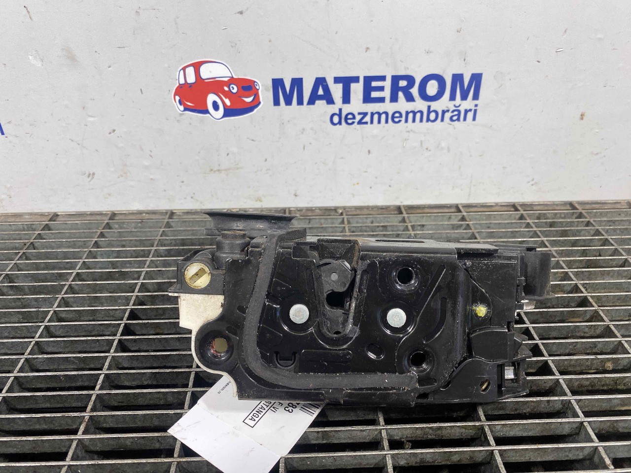 INCUIETOARE USA SPATE STANGA VW GOLF VI - - (2008 2012)
