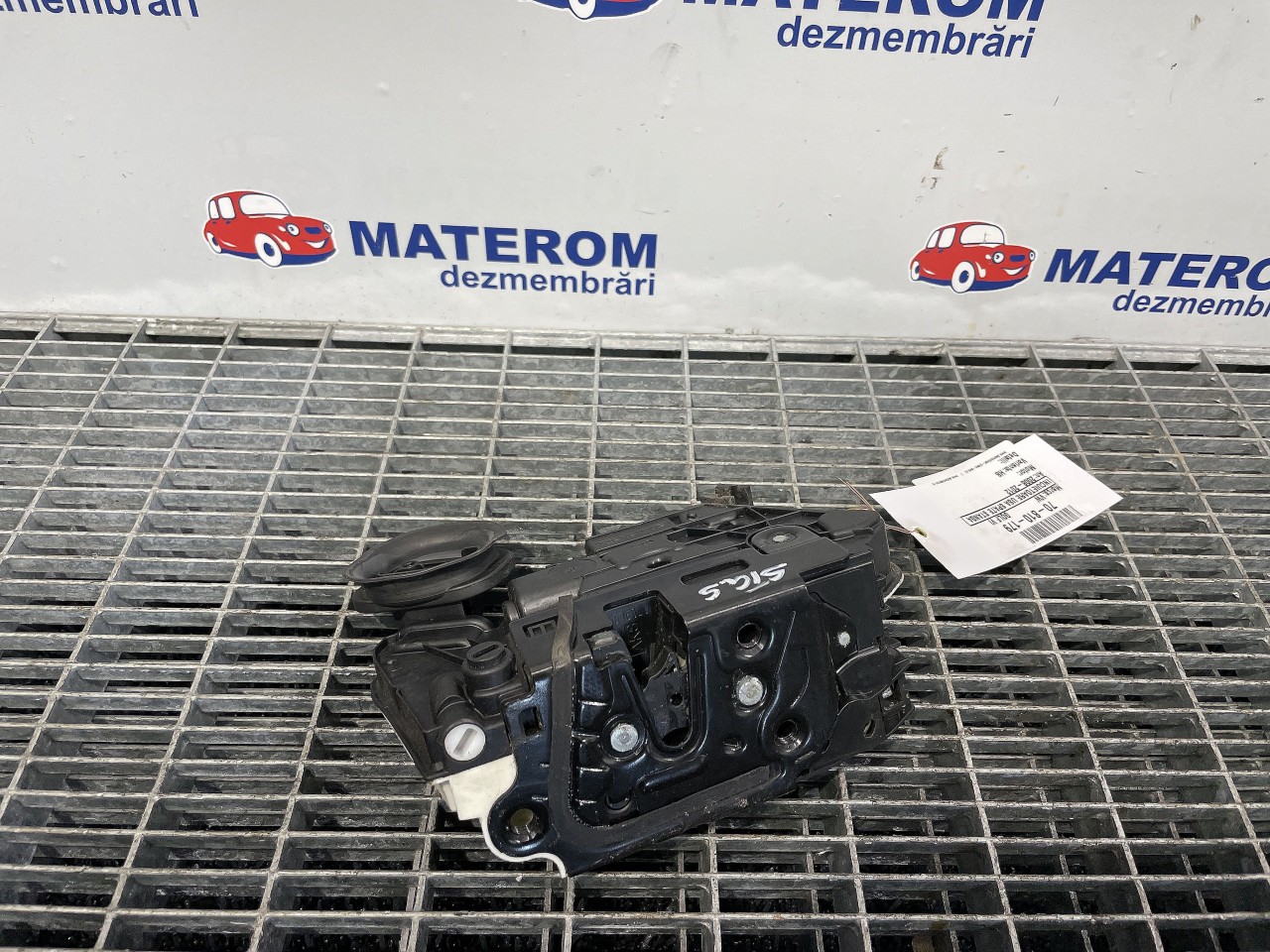 INCUIETOARE USA SPATE STANGA VW GOLF VI GOLF VI - - (2008 2012)