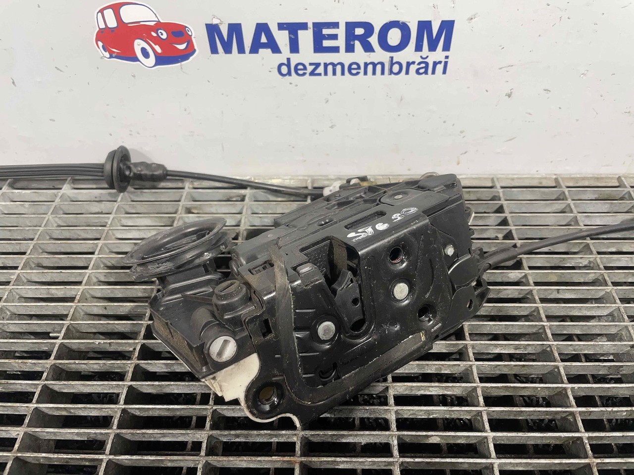 INCUIETOARE USA SPATE STANGA VW GOLF VI GOLF VI - - (2008 2012)
