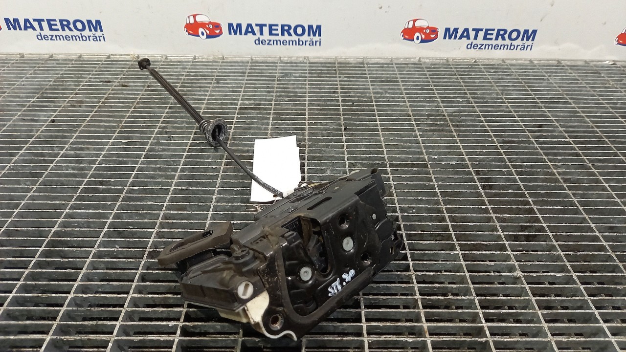 INCUIETOARE USA SPATE STANGA VW JETTA IV - - (2010 2019)