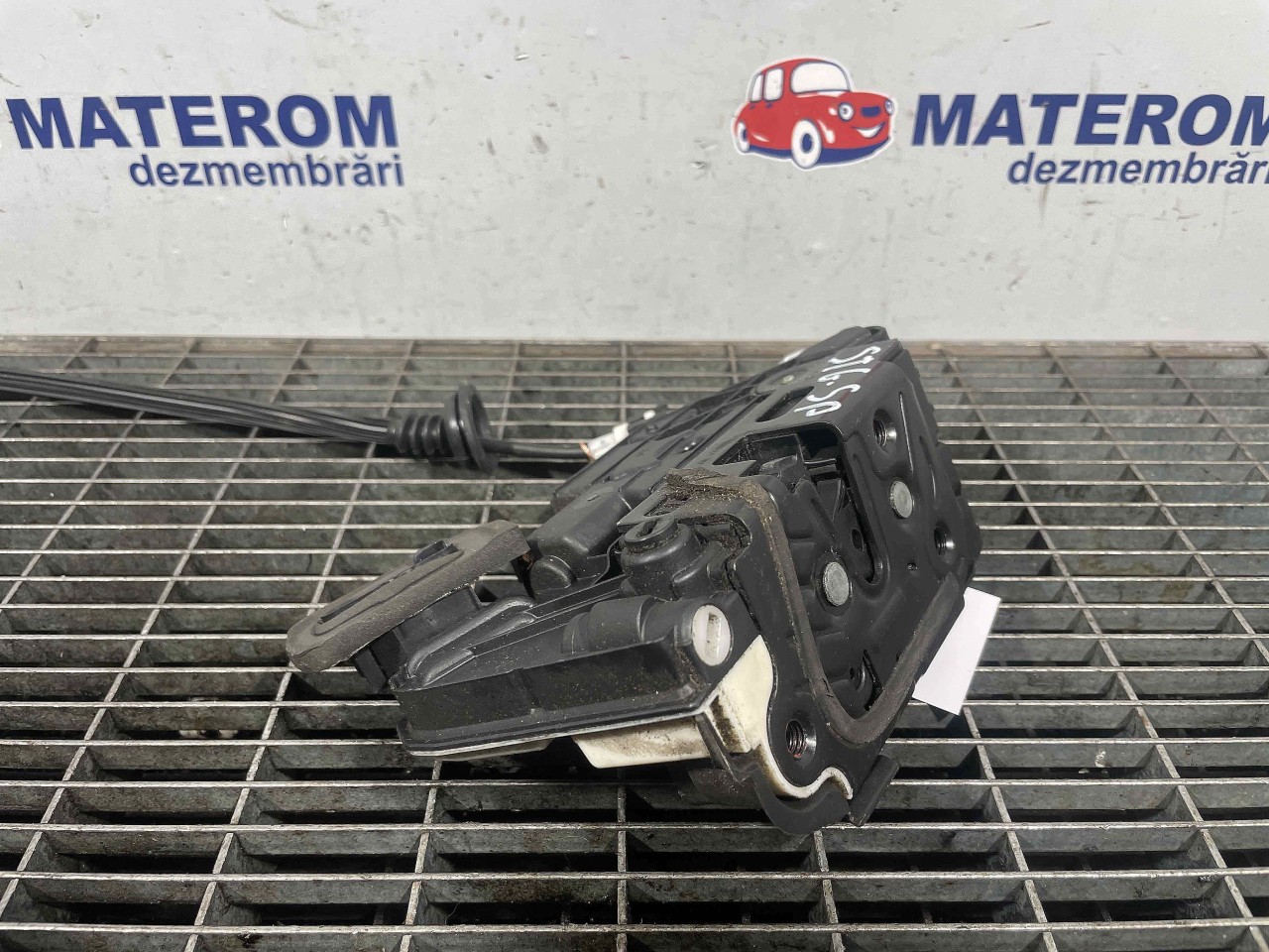 INCUIETOARE USA SPATE STANGA VW JETTA IV - - (2010 2019)