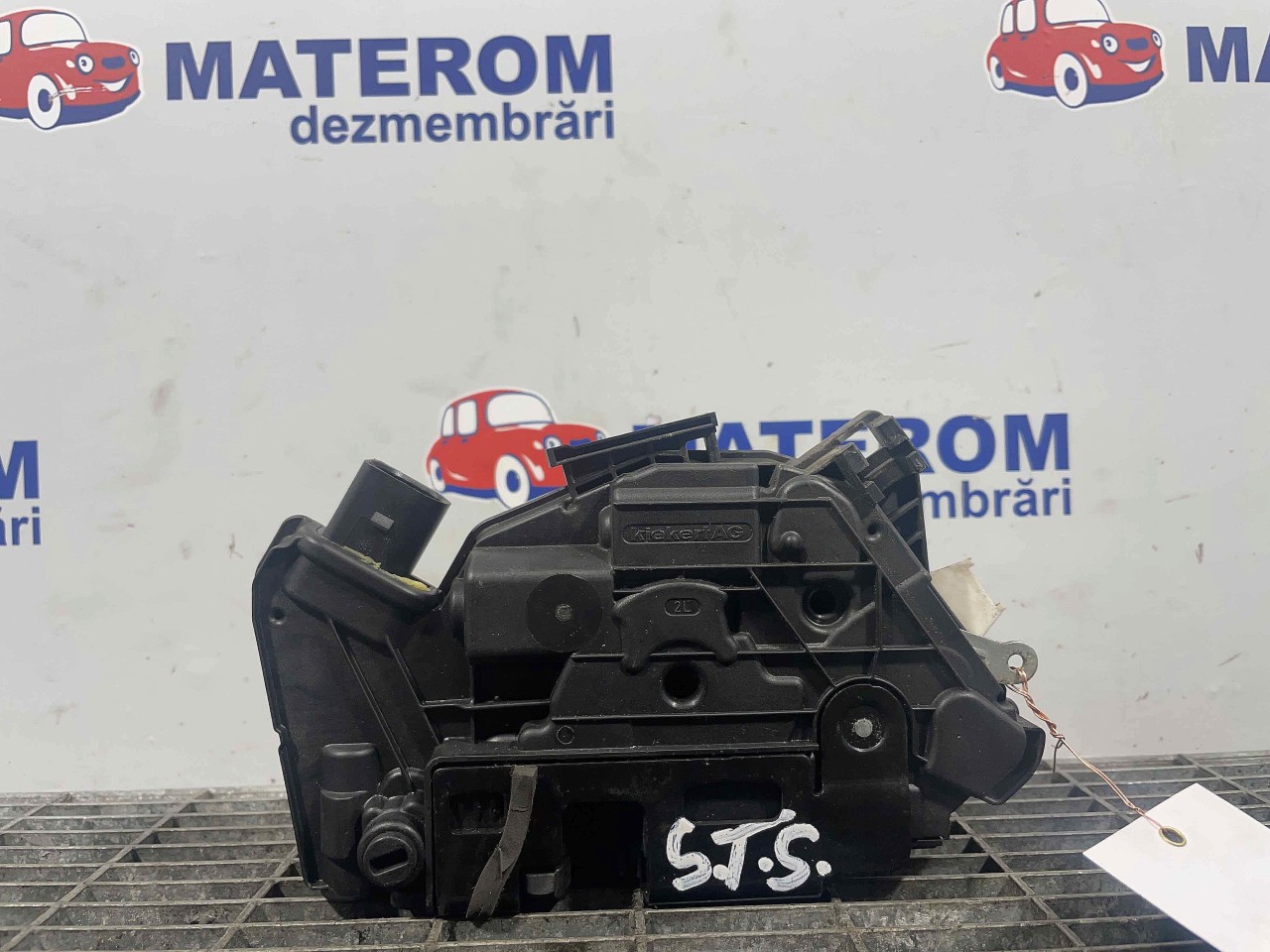INCUIETOARE USA SPATE STANGA VW PASSAT CC - - (2012 2019)