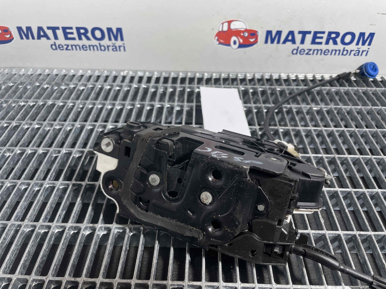 INCUIETOARE USA SPATE STANGA VW PASSAT CC PASSAT CC - - (2008 2012)