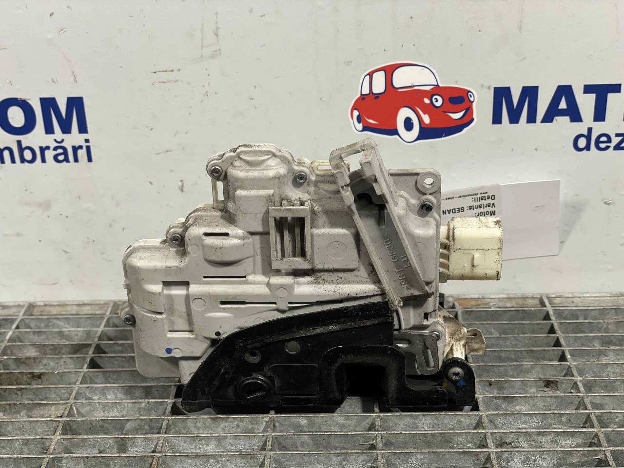 INCUIETOARE USA SPATE STANGA VW PASSAT PASSAT - - (2010 2014)