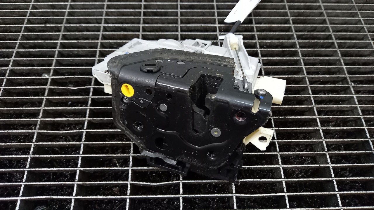 INCUIETOARE USA SPATE STANGA VW PASSAT PASSAT - - (2010 2014)
