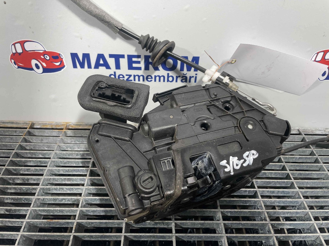 INCUIETOARE USA SPATE STANGA VW POLO - - (2009 2014)