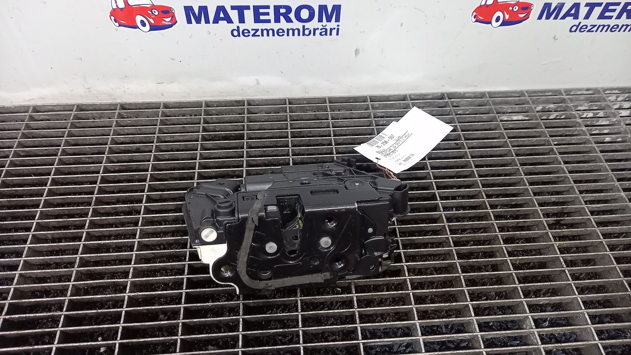 INCUIETOARE USA SPATE STANGA VW TIGUAN - - (2010 2015)
