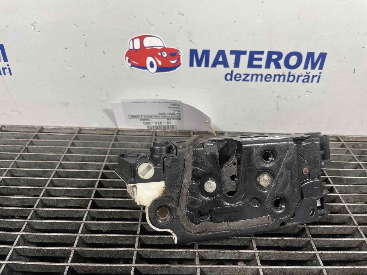 INCUIETOARE USA SPATE STANGA VW TIGUAN - - (2010 2015)
