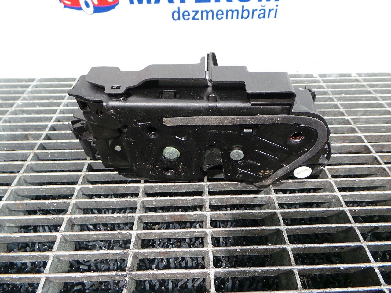 INCUIETOARE USA SPATE STANGA VW TIGUAN -
