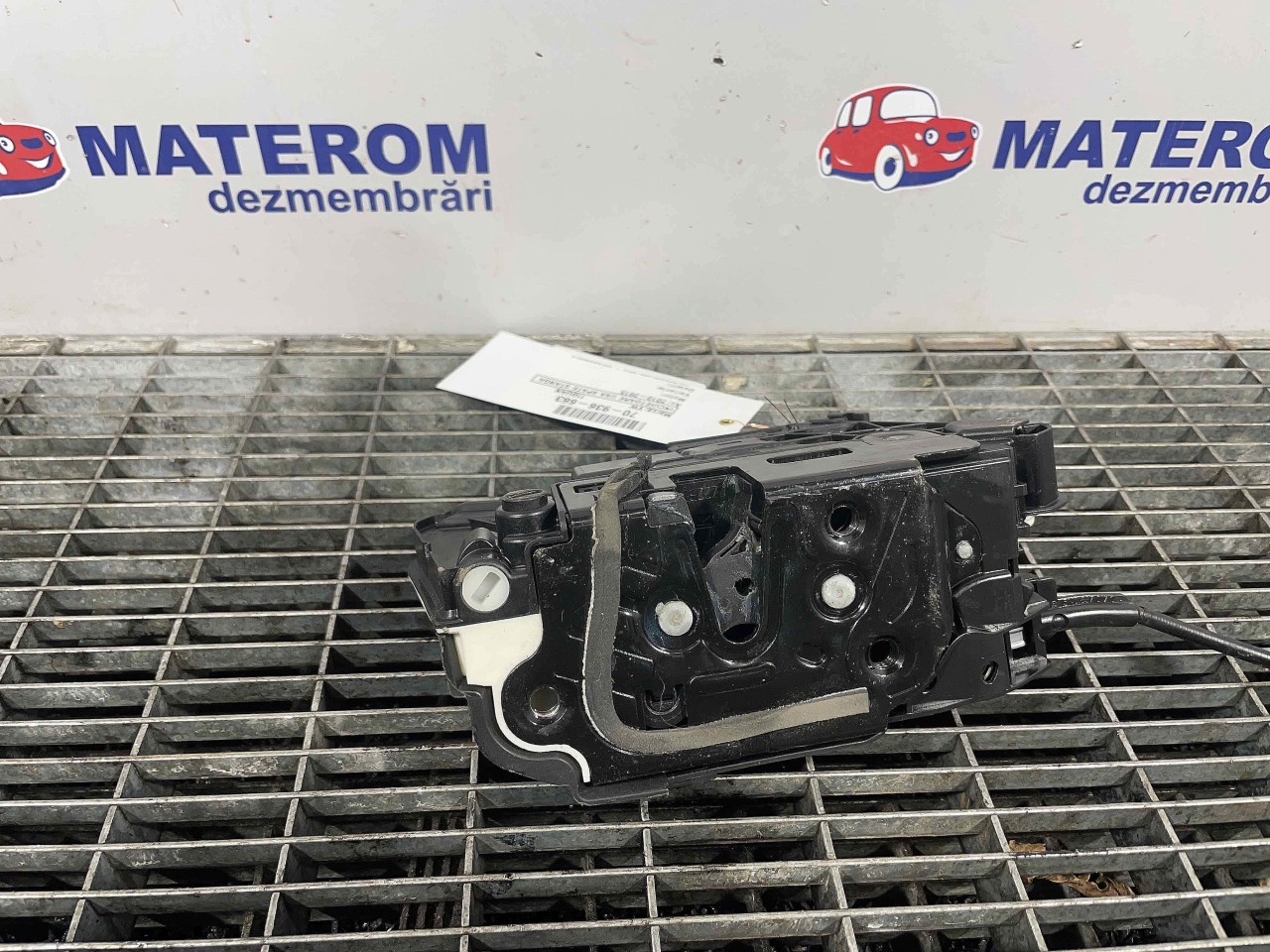 INCUIETOARE USA SPATE STANGA VW TIGUAN TIGUAN - - (2010 2015)