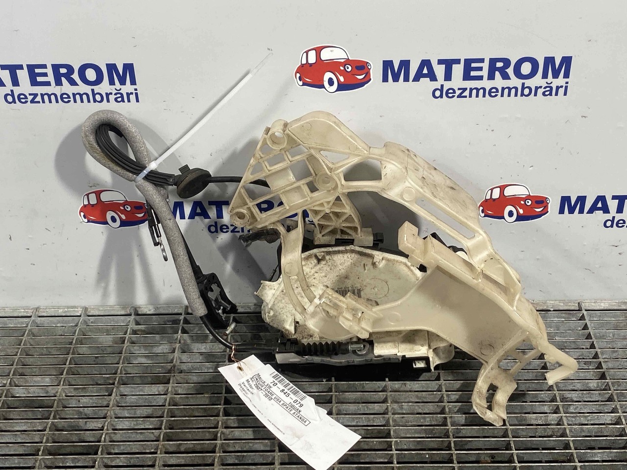 INCUIETOARE USA SPATE STANGA VW TIGUAN TIGUAN - - (2007 2010)