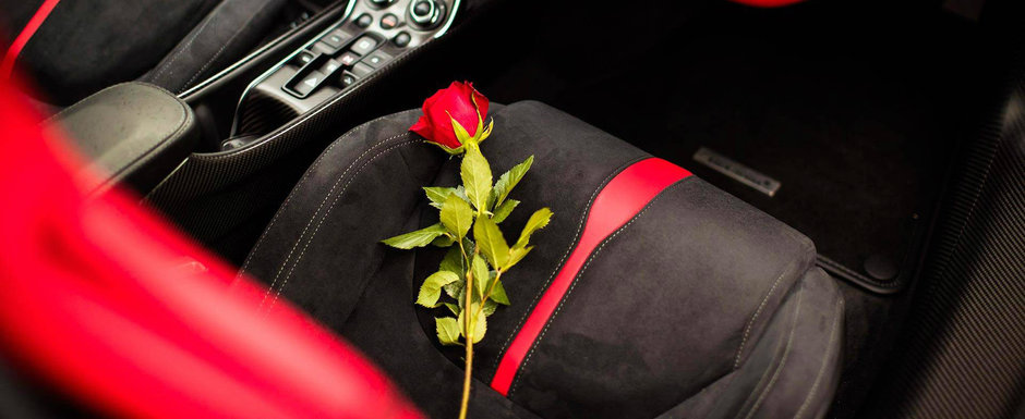 Indragostitilor, luati aminte! Acest norocos a primit un McLaren unicat de Valentine's Day