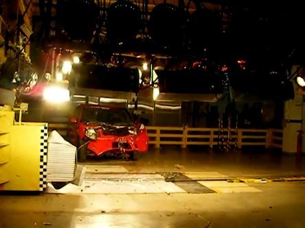 Inedit: Crash-Test cu Dacia Sandero diesel Euro 5 la Mioveni Inedit: Crash-Test cu Dacia Sandero diesel Euro 5 la Mioveni