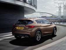 Infiniti Q30