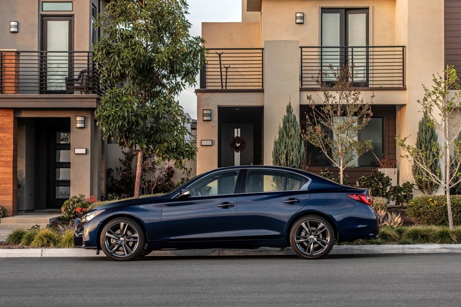 Infiniti Q50 Signature Edition