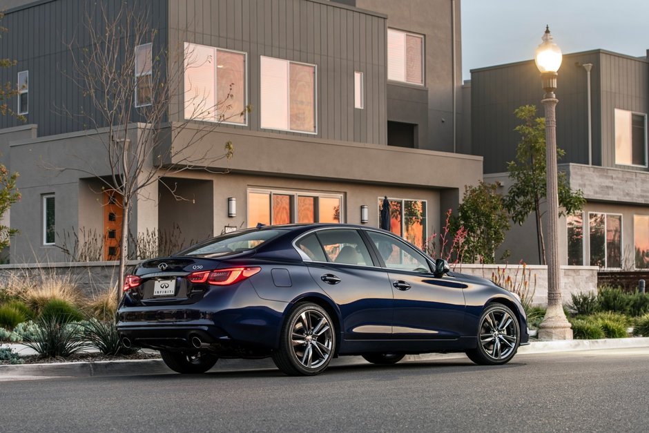 Infiniti Q50 Signature Edition