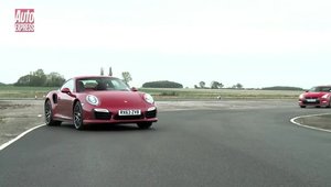 Infruntarea Titanilor: Noul Porsche 911 Turbo S, fata in fata cu Nissan GT-R