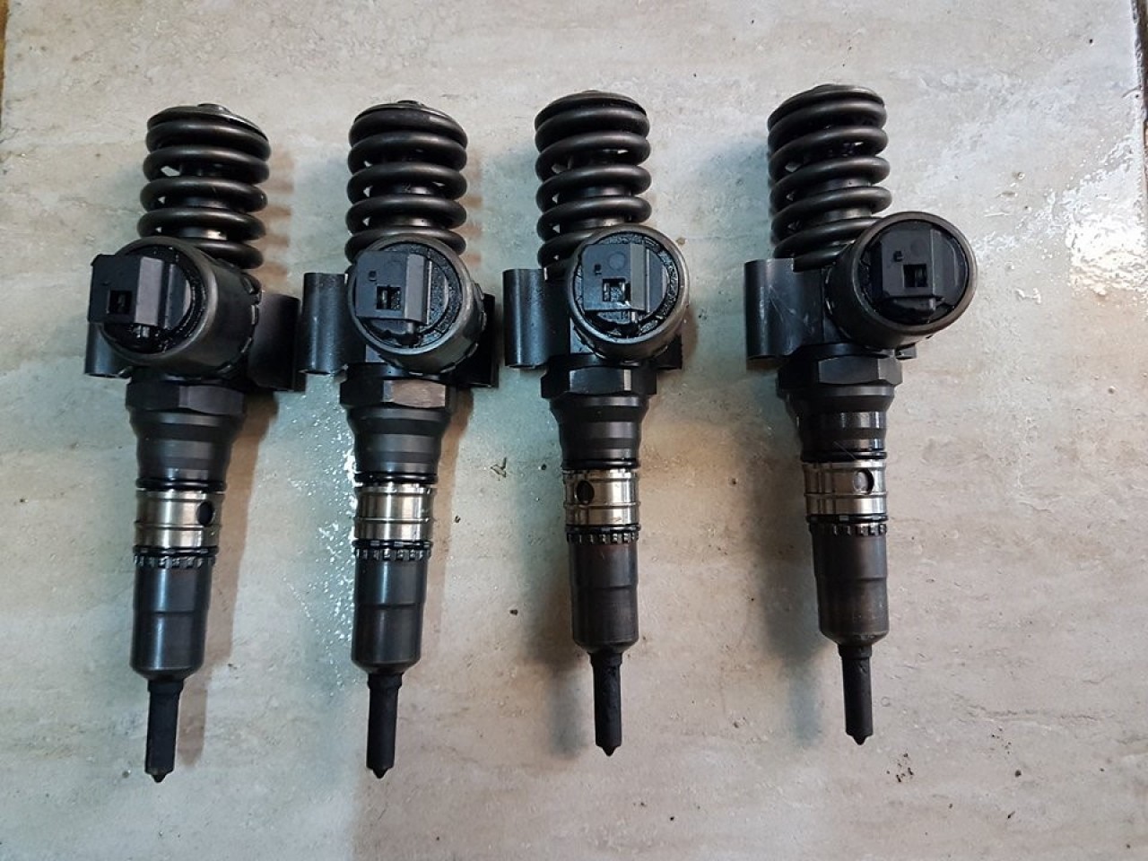 Injectoare 03g130073g seat leon 1p 2.0 tdi bkd 140 cai