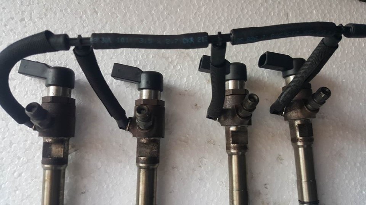 Injectoare 03l130277b audi a3 8p 1.6 tdi cayb 90 cai