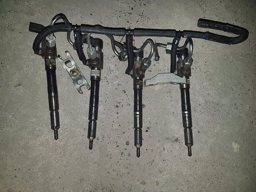 Injectoare 03l130277b vw golf 6 cabrio 1.6 tdi cayc 105 cai