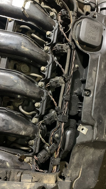 Injectoare BMW seria 5 525 E60 motor 2.5 diesel cutie manuala