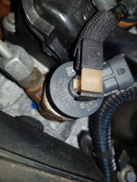 Injectoare Citroen DS 7 1.5 BlueHDi 130cp cod piesa : 9828959880 0445110955