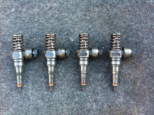 Injectoare cod 038130073bn vw golf 5 plus 1.9 tdi bls 105 cai