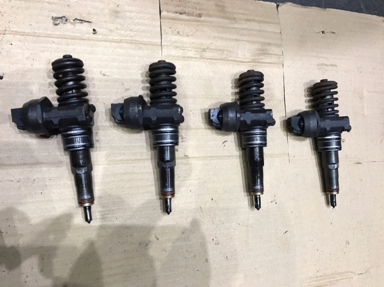 Injectoare cod 038130073bn vw jetta III 1.9 tdi bls 105 cai