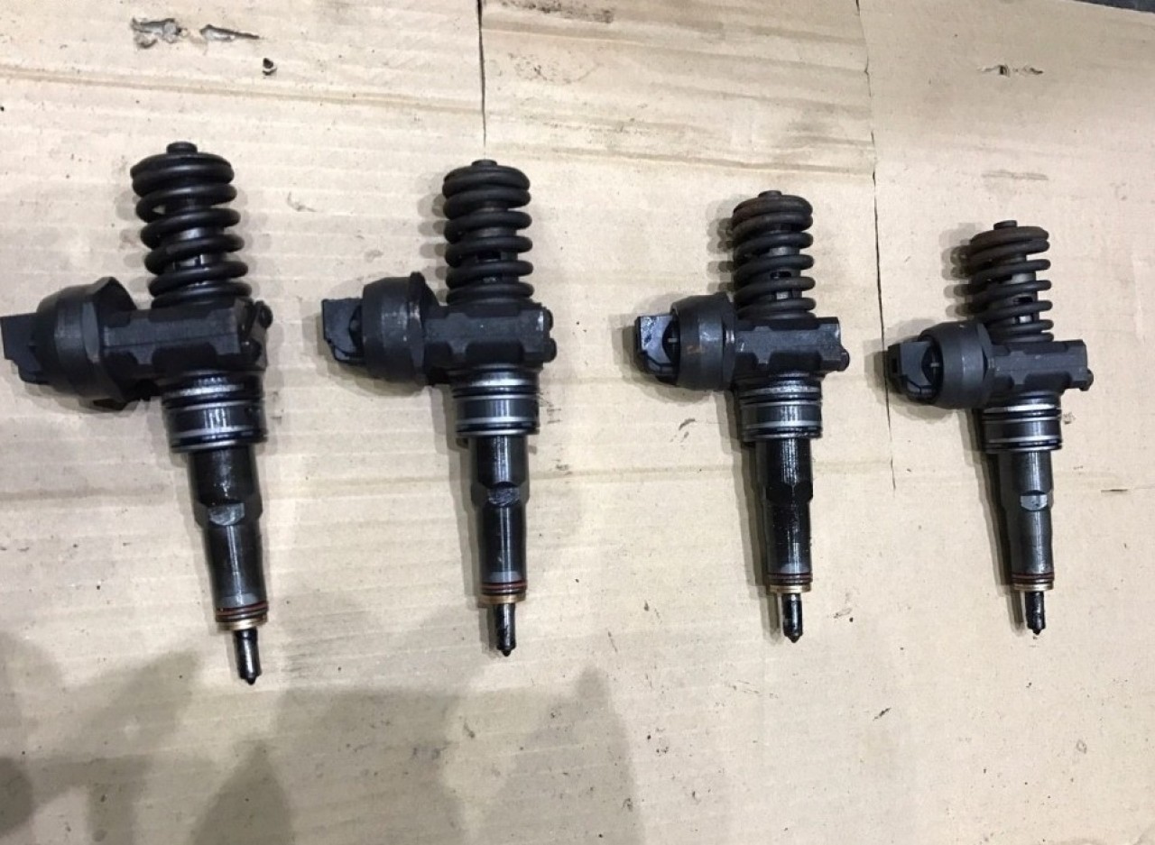 Injectoare cod 038130073bn vw passat b6 1.9 tdi bls 105 cai