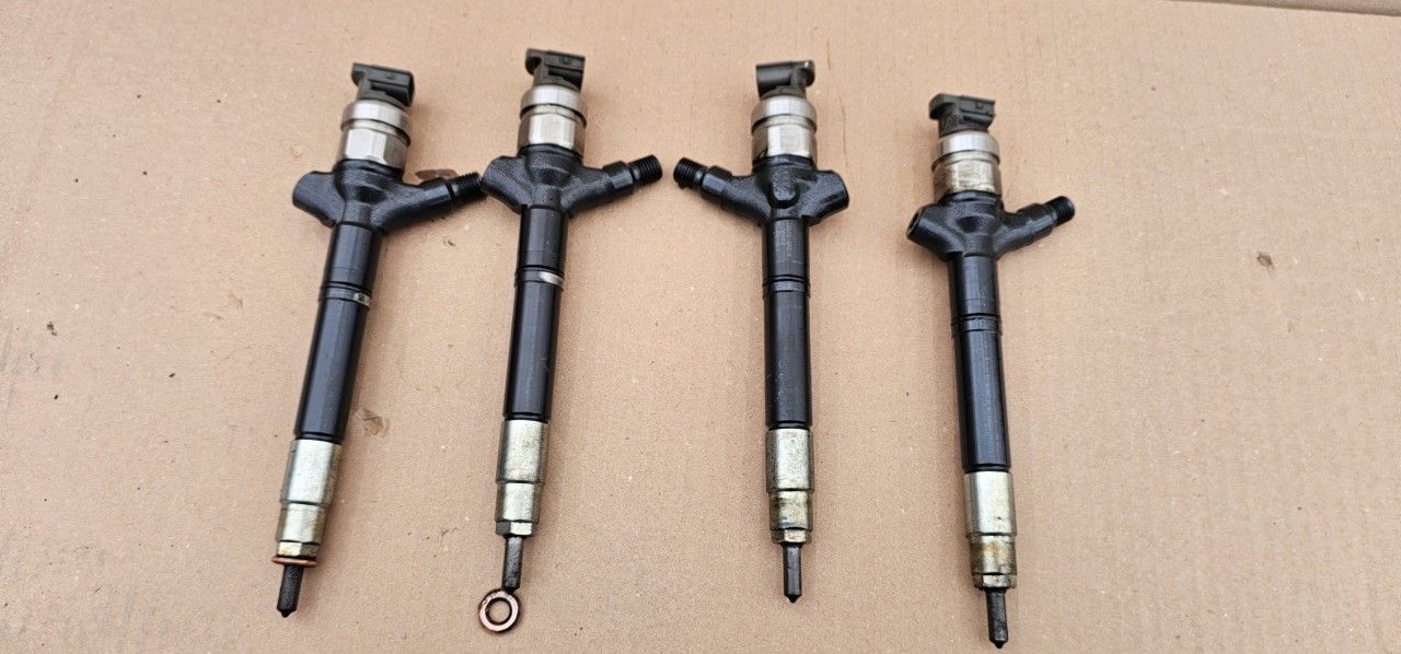 Injectoare Denso Toyota Avensis T25 / Rav 4 2.2 D-CAT 2006 2007 2008 2009