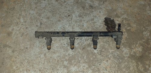 Injectoare + Rampa Injectoare Renault Clio 2 Symbol Thalia 1.4 16 Valve din ani 1998 2008