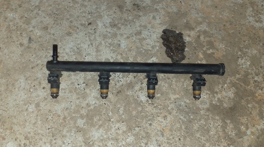 Injectoare + Rampa Injectoare Renault Clio 2 Symbol Thalia 1.4 16 Valve din ani 1998 2008