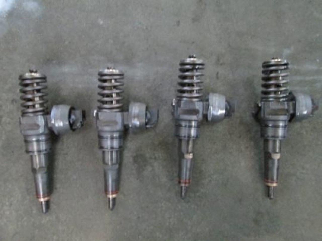 Injectoare skod superb 2.0 tdi bss 140 cai cod 038130073bj