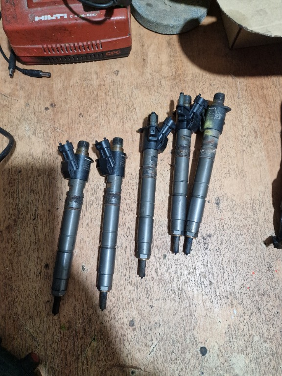Injectoare Volvo 2.0 d 5 pistoane cod 0445116046