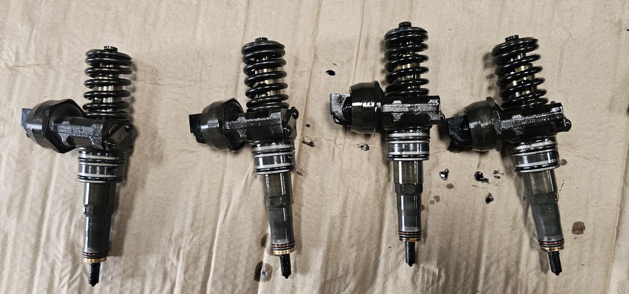 Injectoare Vw Passat 3c 2.0 Tdi Motor BMP BMM 2006 2007 2008