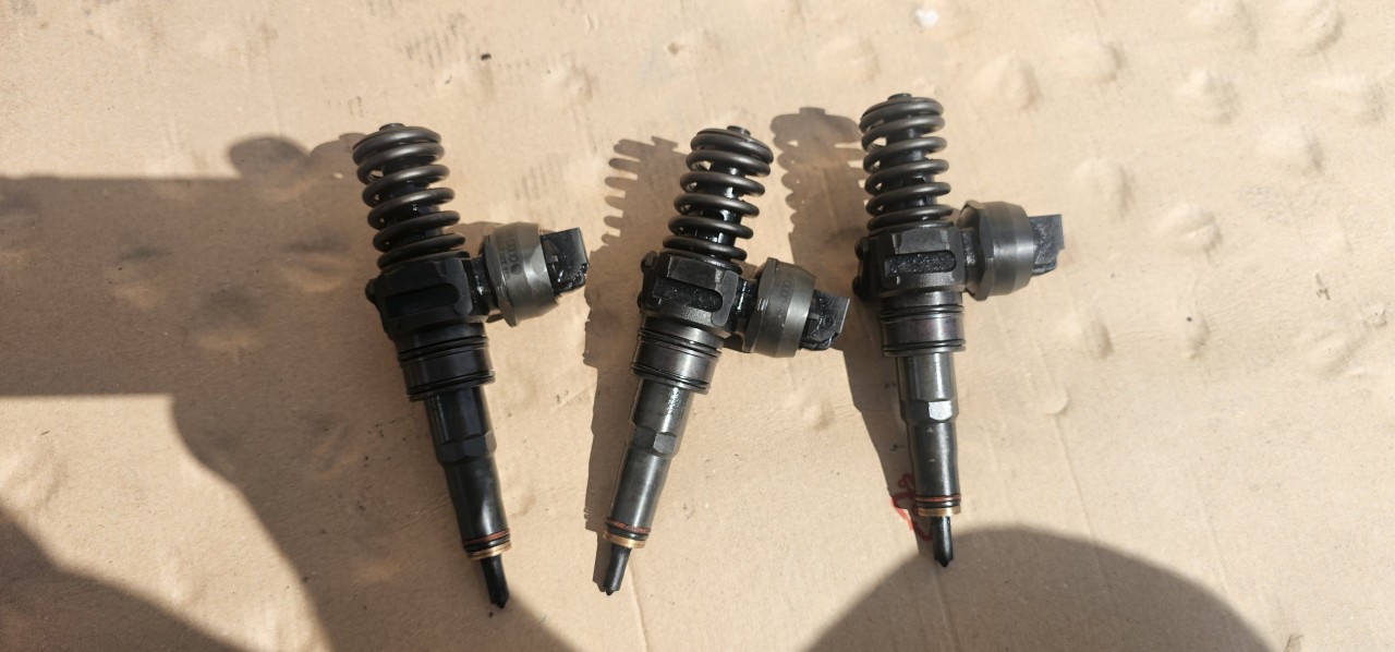 Injectoare Vw Passat B6 1.9 TDI BLS 2005 2006 2007 2008