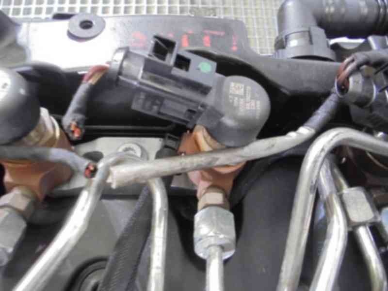 Injector, 03L130277B, Skoda Octavia 2 Combi (1Z5) 1.6 tdi (pr:110747)