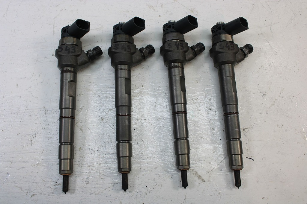 Injector 03L130277Q Skoda Superb II 2.0 TDI an fab. 2009 - 2015