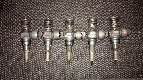 Injector 07Z130073N VW Transporter T5 2.5 TDI cod motor BPC an fab. 2003 - 2009