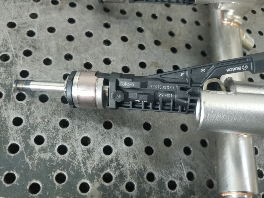 Injector 1.2b hn09 peugeot 208 026150007h