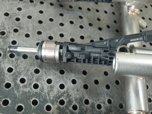 Injector 1.2b hn09 peugeot 208 026150007h