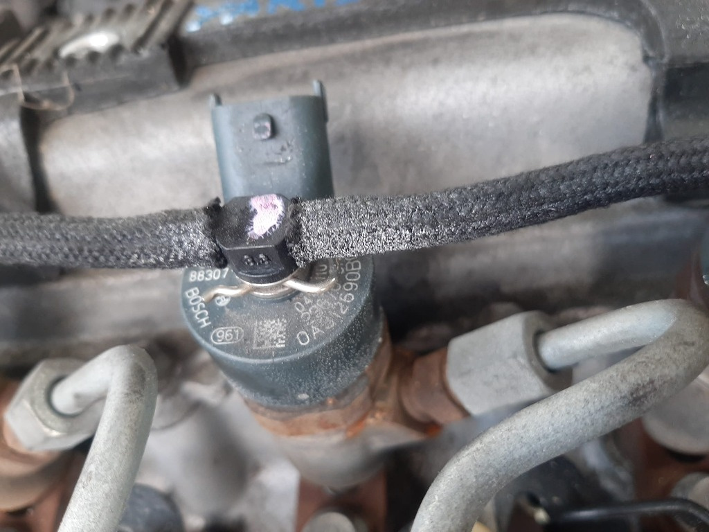 Injector 1.4 d-4d toyota yaris p9 0445110262