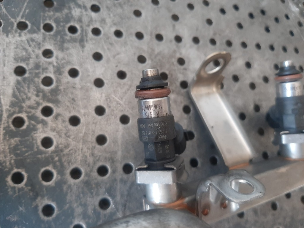 Injector 1.4 tfsi cdg vw passat b6 3c 03c906039 0280158815de
