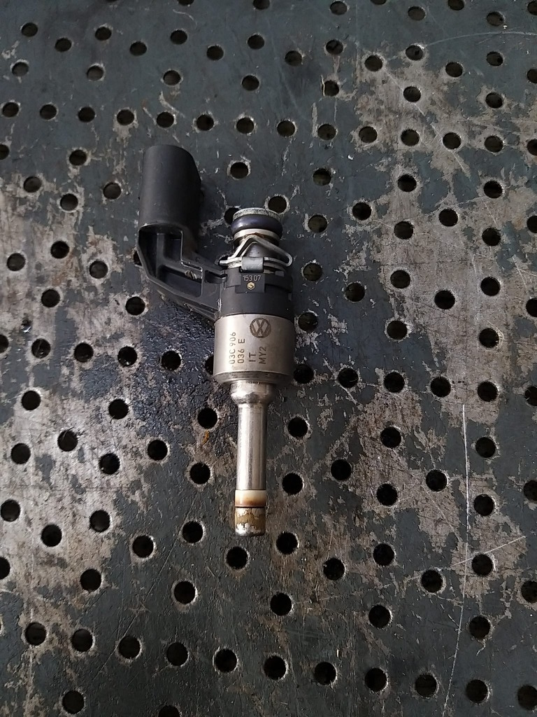 Injector 1.4 tsi vw golf 5 1k 03c906036e